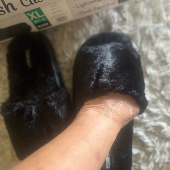 NIB! 32 Degrees Plush “Furry” Lined Slide. So Cozy! - Picture 3 of 6